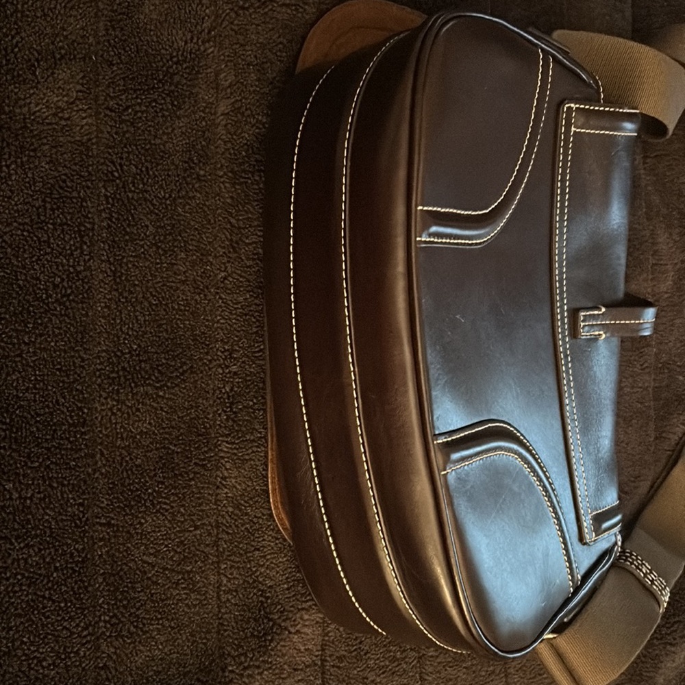 New Dooney and Bourke bag - Picture 4 of 14